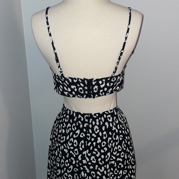 Adorable halter top and cropped pants outfit size medium - Picture 5 of 14